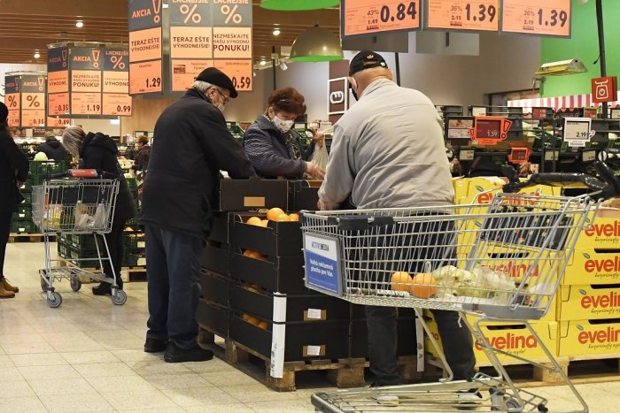 Ilustračný obrázok k článku Obchodníci sa búria: Nakazení Covidom by nemali chodiť do obchodov!