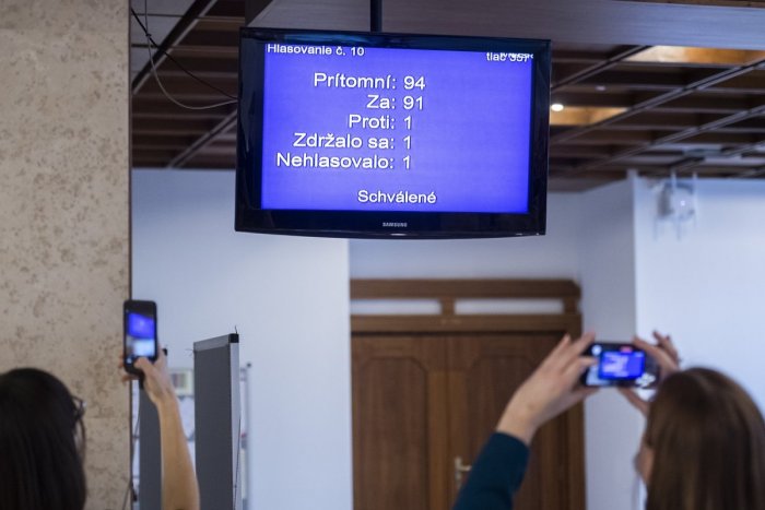 Ilustračný obrázok k článku Núdzový stav na Slovensku ani zďaleka nekončí: Vláda predĺžila jeho trvanie o 40 dní