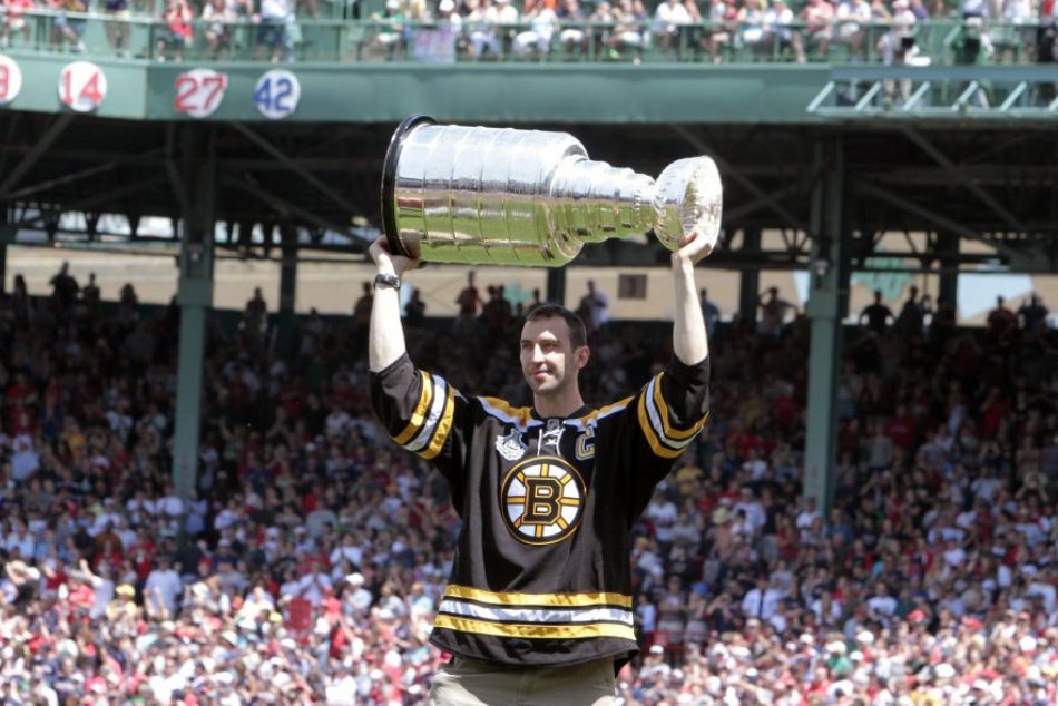 Ilustračný obrázok k článku Zdeno Chára hovorí o prestupe: Radil sa s legendou a chce získať Stanleyho pohár