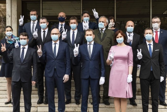 Ilustračný obrázok k článku Čo im rok 2020 ukázal: Aké je byť ministrom v chlieve, silu národa i pavučinu korupcie