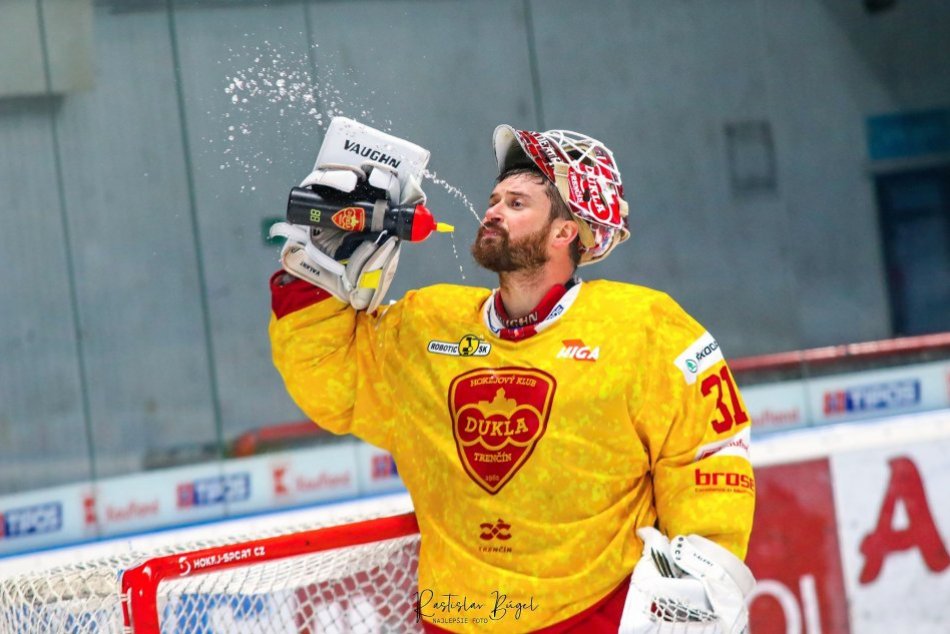 Ilustračný obrázok k článku Za kvalitné služby prišla odmena: Dukla si poistila služby Michala Valenta