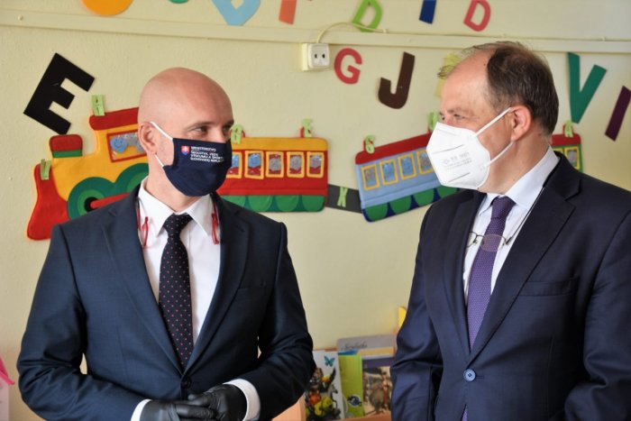 Ilustračný obrázok k článku Rybníček sa bavil s ministrom: Otvorenie škôl je riziko, DÁTUM testovania žiakov