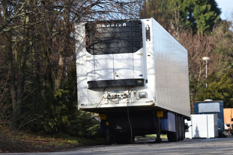 Ilustračný obrázok k článku To je EXTRÉM: Žena chce vidieť mŕtvoly v chladiacom boxe, TOTO jej odkazuje polícia