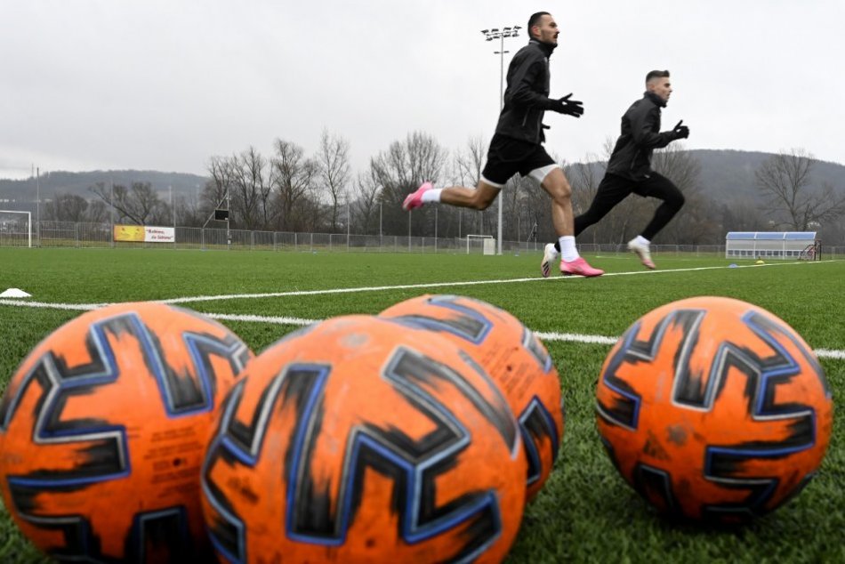 Ilustračný obrázok k článku Impulz pre futbal na hornej Nitre: Pribudne nové moderné ihrisko s umelou trávou