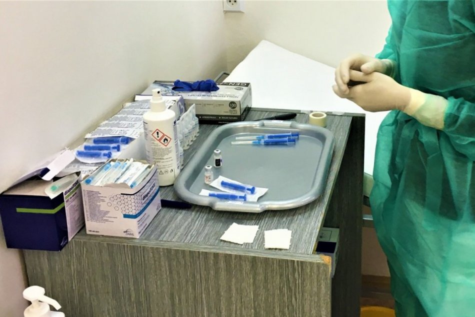 Ilustračný obrázok k článku Zmena v očkovaní v Považskej Bystrici: Vakcínu budú pichať len v tieto tri dni