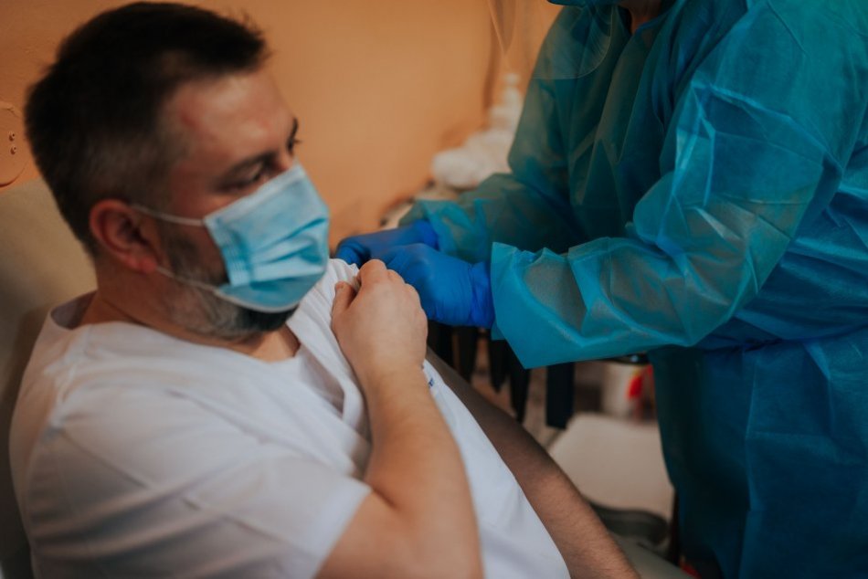 Ilustračný obrázok k článku Riaditeľ michalovskej nemocnice Marián Haviernik: Iba vakcína nás skutočne ochráni