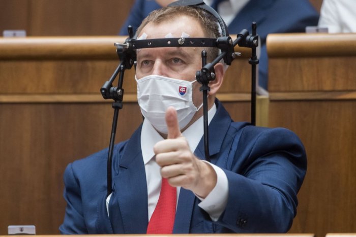 Ilustračný obrázok k článku Majú poslanci nárok na očkovanie? Podľa Kollára sú kritickou infraštruktúrou