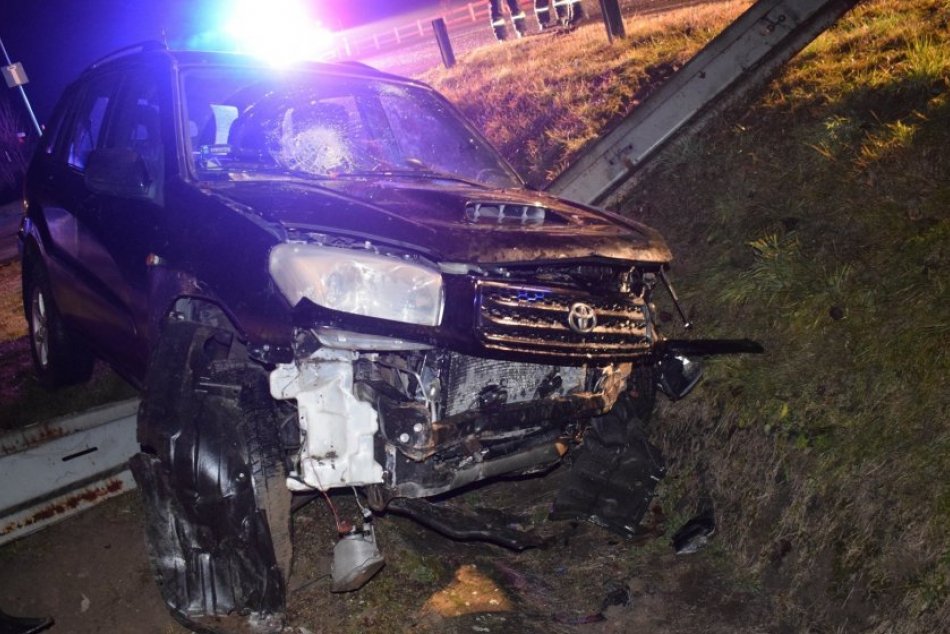 Ilustračný obrázok k článku Jeden zrámoval stĺpik, druhý značku: Polícia obvinila dvoch opitých vodičov na Spiši