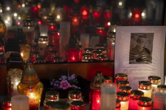 Ilustračný obrázok k článku Čierna vlajka na pamiatku Lučanského bude! Prečo Mikulec zmenil názor?