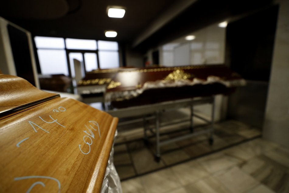 Ilustračný obrázok k článku Heger: Nemocnice sú pred kolapsom. Už máme aj požiadavku na chladiarenský box pre mŕtvych