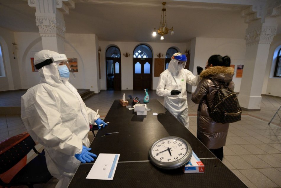 Ilustračný obrázok k článku Testovanie v Nitre v plnom prúde: Počty hospitalizovaných sú stále extrémne, pripomína Hattas