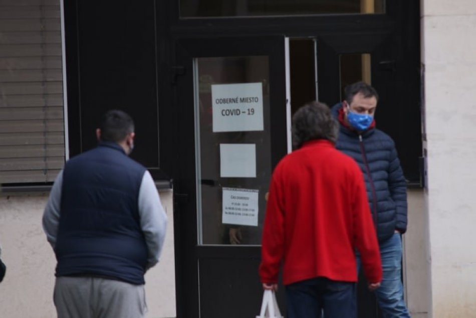 Ilustračný obrázok k článku Prvý deň testovania v Nitre: Pozitívny výsledok malo takmer 300 ľudí