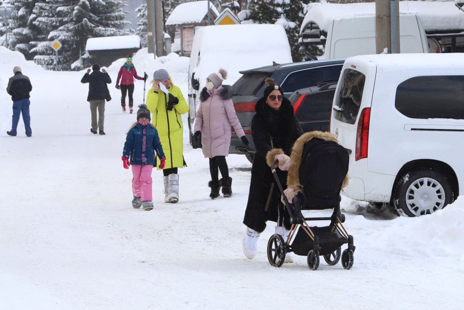 Ilustračný obrázok k článku Lyžiarske strediská sú zatvorené: Takto vyzerajú Donovaly počas lockdownu, FOTO
