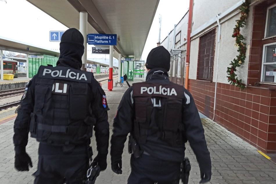 Ilustračný obrázok k článku Muž OBŤAŽOVAL neplnoleté dievčatá priamo na stanici: Za "HRY" im ponúkal peniaze