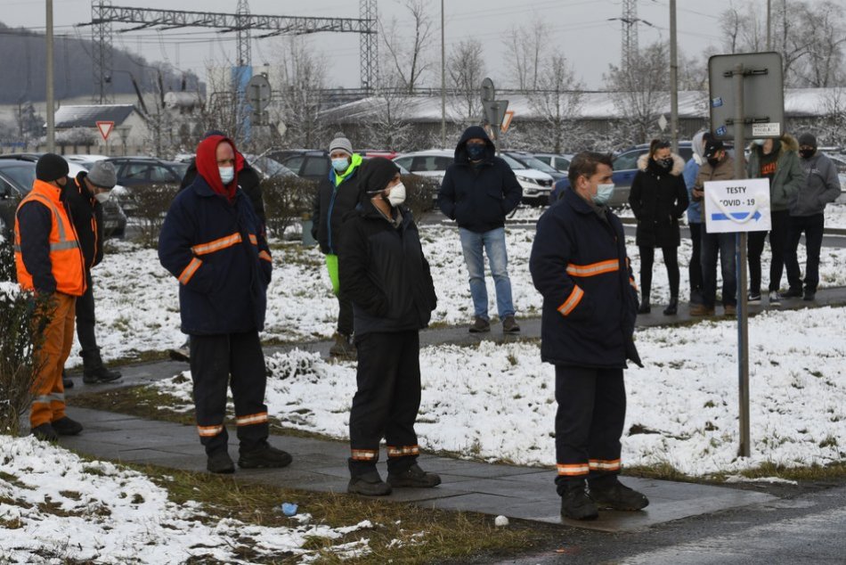 Ilustračný obrázok k článku Celoplošné testovanie: Bez negatívneho modrého certifikátu do práce nepôjdeme
