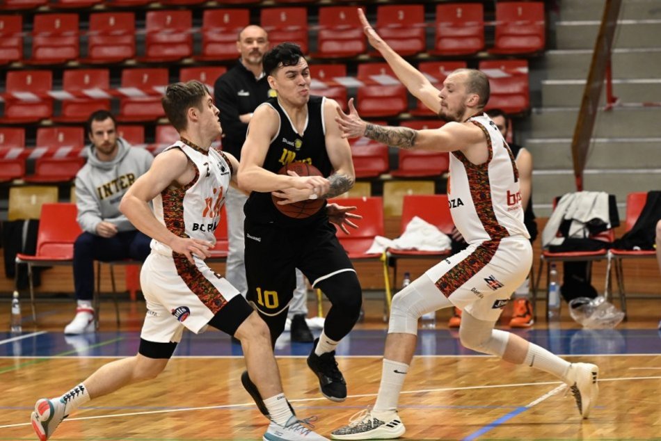 Ilustračný obrázok k článku Prievidza uťala Interu Bratislava víťaznú sériu a vlastnú natiahla, FOTO