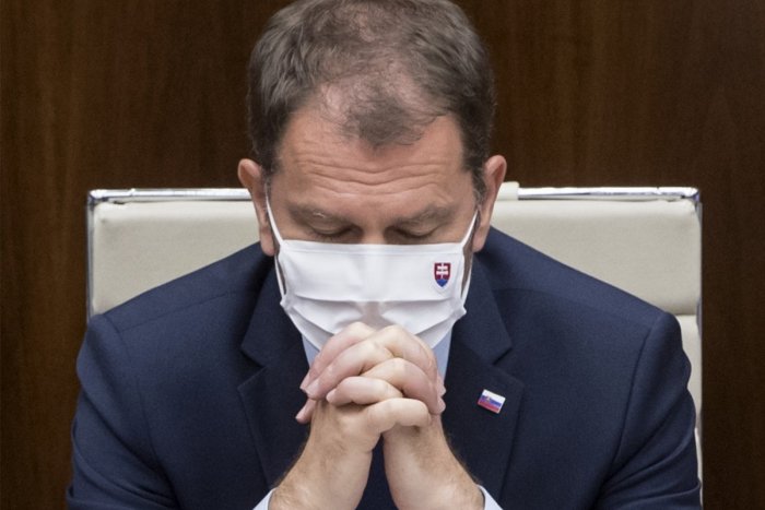 Ilustračný obrázok k článku Pán premiér, vzdajte sa titulu! Ukážte, že si stojíte za slovom, vyzývajú študenti