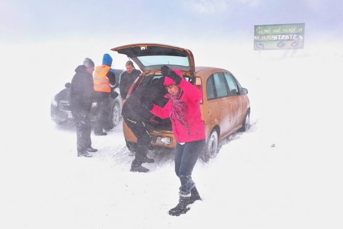 Ilustračný obrázok k článku V Považskej a okolí dávajte na cestách pozor: Pani ZIMA zrejme konečne prichádza