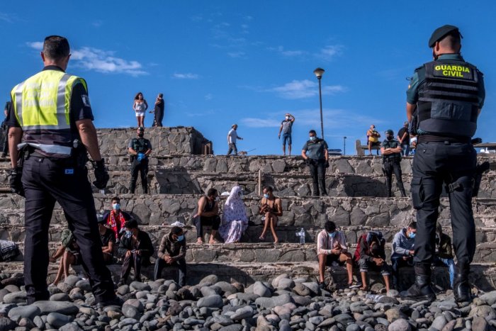 Ilustračný obrázok k článku Migranti sa pobili v tábore: Sedem hodín sa mlátili ako zmyslov zbavení!