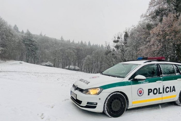 Ilustračný obrázok k článku Sadáte za volant, keď je na cestách sneh? NÁVOD od policajtov ako nerozbiť auto!