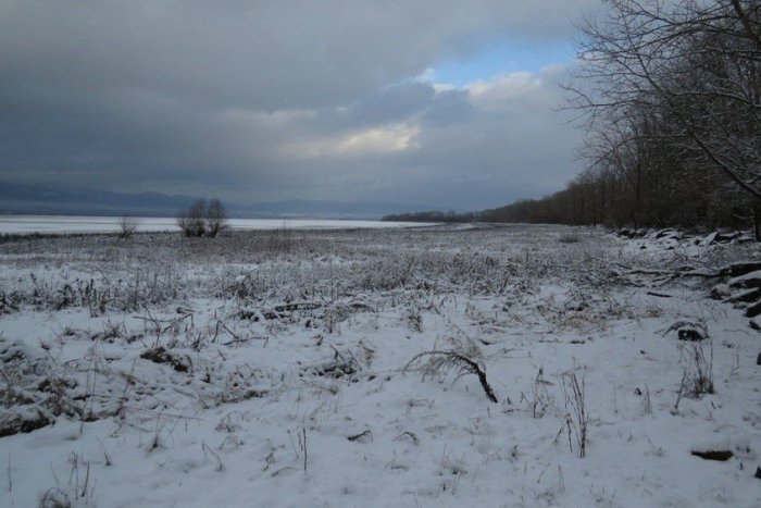 Ilustračný obrázok k článku V obci pri Šírave sú cesty neupravené, vozidlo tam zišlo z cesty