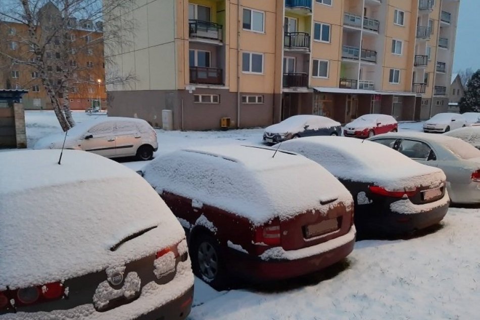 Ilustračný obrázok k článku Snehová nádielka v Humennom. Ako zvládli prvý sneh cestári?