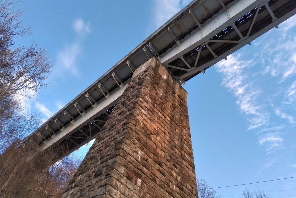 Ilustračný obrázok k článku Čím je zaujímavý Kostiviarsky viadukt? O tomto nevedia ani mnohí Bystričania, FOTO