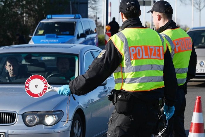 Ilustračný obrázok k článku Rakúsko a Nemecko sprísňujú podmienky na hraniciach: Zmeny sa dotknú aj Slovákov!