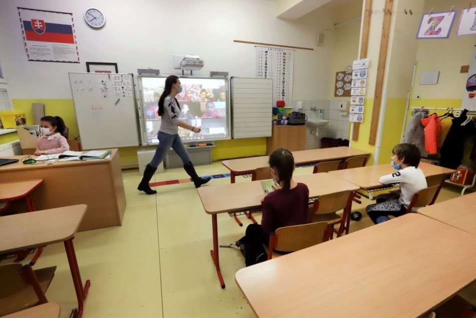 Ilustračný obrázok k článku Na bystrickej škole sú voľné miesta: KOHO hľadajú a AKÉ sú požiadavky?