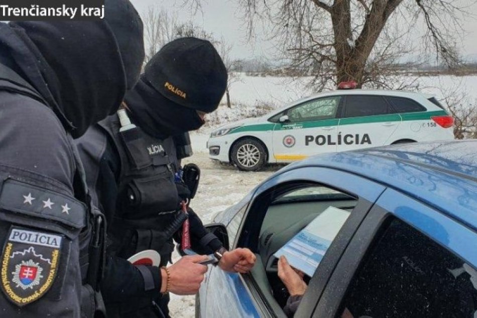 Ilustračný obrázok k článku Zvýšený počet policajtov: Kontroly sú na celom území Trenčianskeho kraja, FOTO