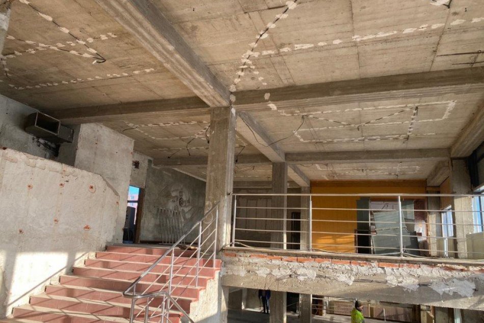 Ilustračný obrázok k článku Rekonštrukcia kultúrneho domu pokračuje: Aktuálne FOTO priamo z miesta