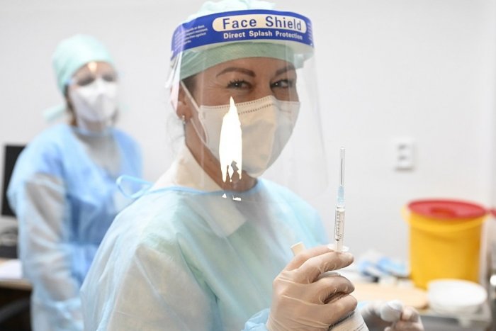 Ilustračný obrázok k článku Vakcíny idú na dračku. V košickej nemocnici zaočkovali už vyše 5 000 ľudí