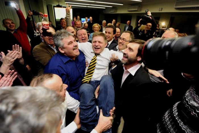 Ilustračný obrázok k článku Kollár: Prestaňte blbnúť, lebo sa rozpadne vláda. Inak hrozí, že opäť bude vládnuť Fico