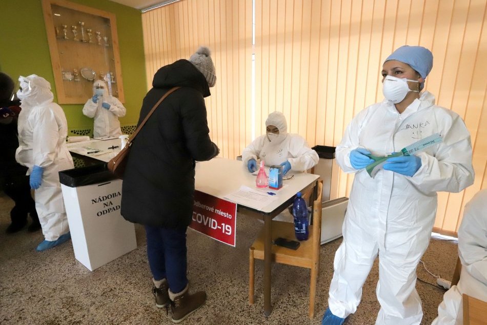 Ilustračný obrázok k článku Mobilné odberové miesto zriadia aj v Jelšave: Testovať by sa malo niekoľko dní