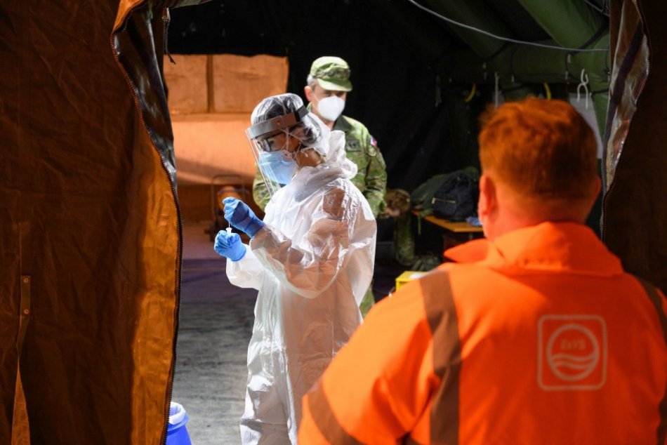 Ilustračný obrázok k článku Vrchol tretej vlny máme za sebou: V Nitrianskom kraji prípady KLESAJÚ