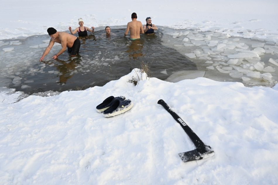 Ilustračný obrázok k článku Otužovanie na Šírave je trendom už dlhé roky, FOTO