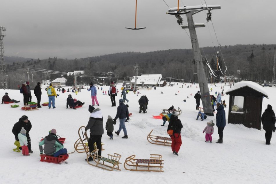 Ilustračný obrázok k článku Lockdown vyháňa ľudí do prírody. Mrazivý víkend trávili Košičania na Jahodnej
