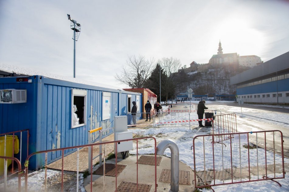 Ilustračný obrázok k článku Počas druhého kola otestovali takmer 41-tisíc ľudí: Počet pozitívnych sa znížil