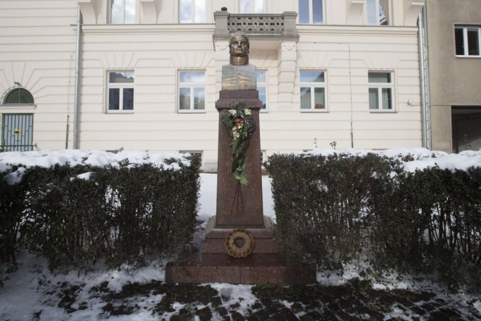 Ilustračný obrázok k článku Bystričania nezabudli ani po 180 rokoch: Uctili si muža, vďaka ktorému sa okolie zazelenalo