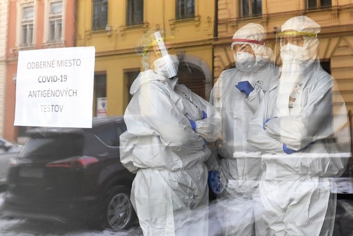 Ilustračný obrázok k článku Koronavírus: Zomrelo ďalších 52 ľudí, pribudli tiež stovky nových prípadov nákazy