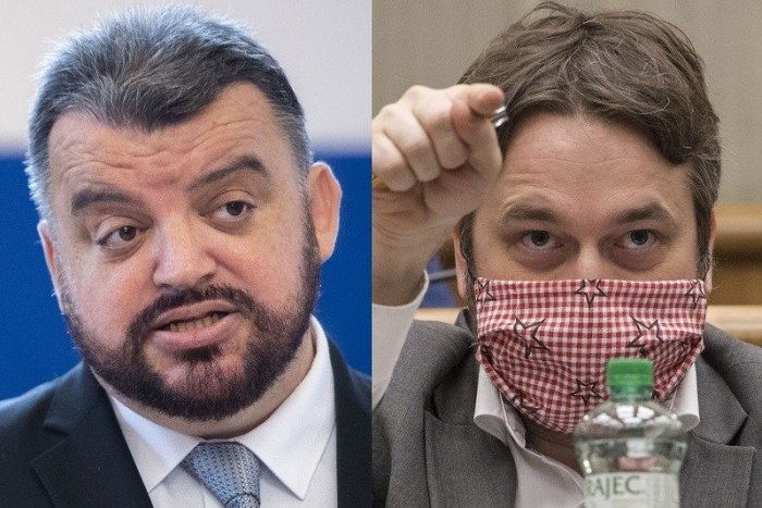 Ilustračný obrázok k článku Chmelár a Blaha dostali PADÁKA. Jeden z nich to naozaj ťažko rozdýchava