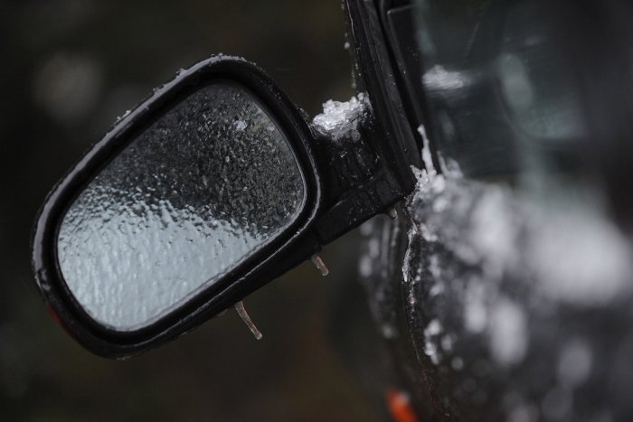 Ilustračný obrázok k článku Poľadovica, sneh aj silný vietor! Slovensko sa prebudí do ťažkého rána!