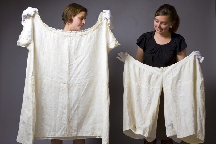 Ilustračný obrázok k článku Nohavičky nosili prostitútky, muži pančušky. Aká je minulosť spodnej bielizne?