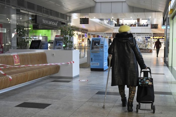 Ilustračný obrázok k článku Nemôžete ísť do obchodu? Lučenec podáva pomocnú ruku covid pozitívnym