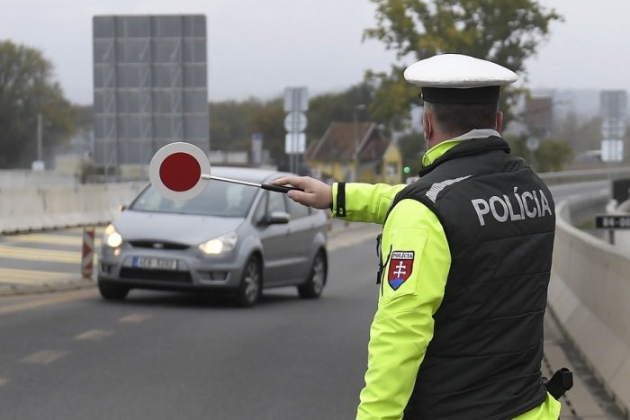 Ilustračný obrázok k článku Česko pritvrdzuje: Slováci, pripravte sa na zvýšené náhodné kontroly na hraniciach!