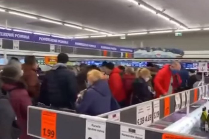 Ilustračný obrázok k článku Bitka o respirátory FFP2! Ich predaj bude aj limitovaný, obchody sa pripravujú na MASOVKU