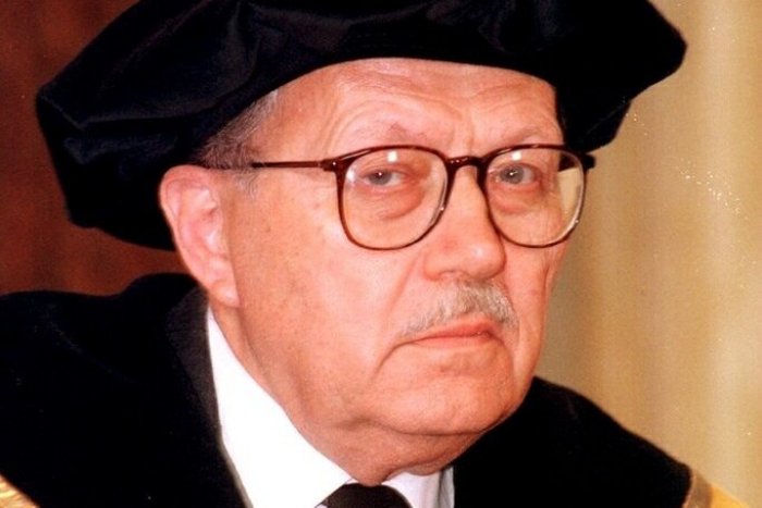 Ilustračný obrázok k článku Slávny rodák z Bystričian Anton Neuwirth by mal 100 rokov: Ocenený bol i pápežom