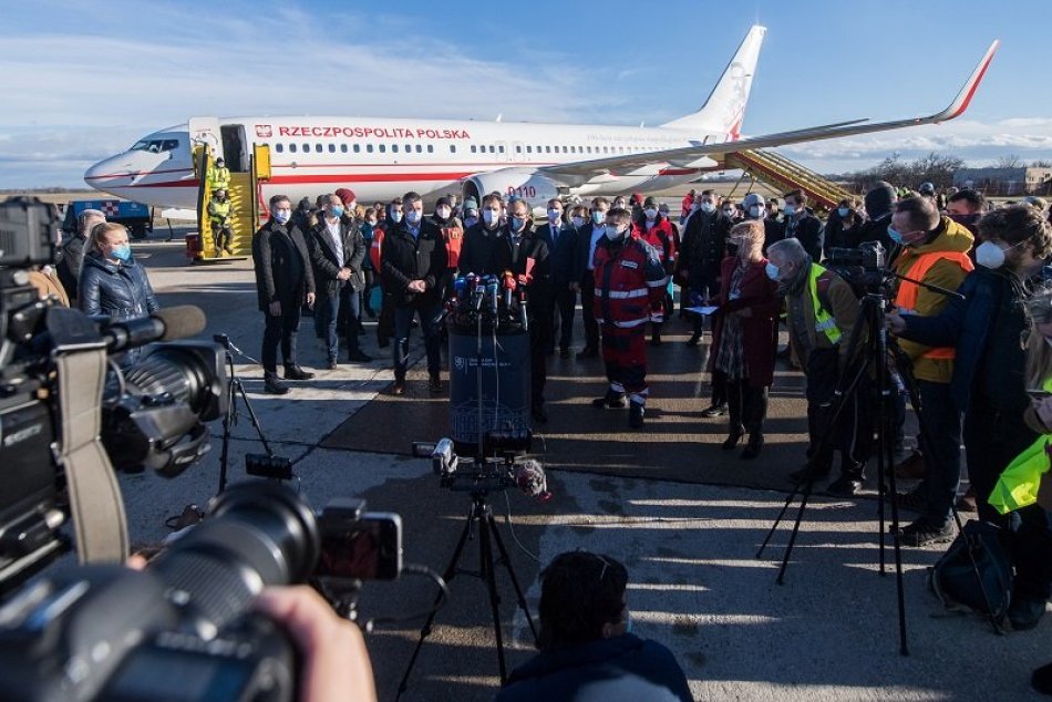 Ilustračný obrázok k článku SVET O SLOVENSKU: Poľská vláda to „schytáva“ za vyslanie lekárov na Slovensko