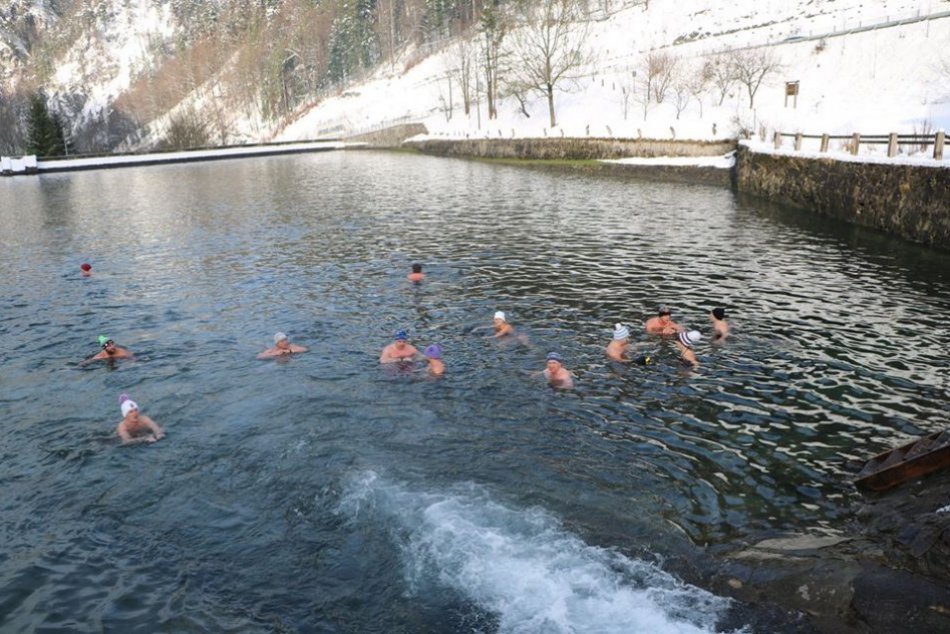 Ilustračný obrázok k článku Láka vás otužovanie? Pri Bystrici možnosti sú, ale pozor na pravidlá!