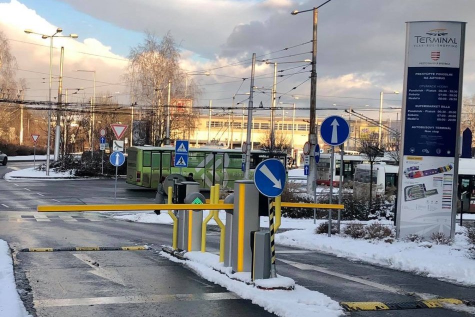 Ilustračný obrázok k článku Terminal spustí ostrú prevádzku parkovacie systému: Aký bude CENNÍK pre vodičov?